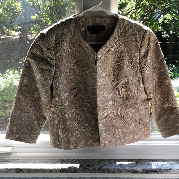 Brocade floral pattern jacket. - Picture 2 of 7